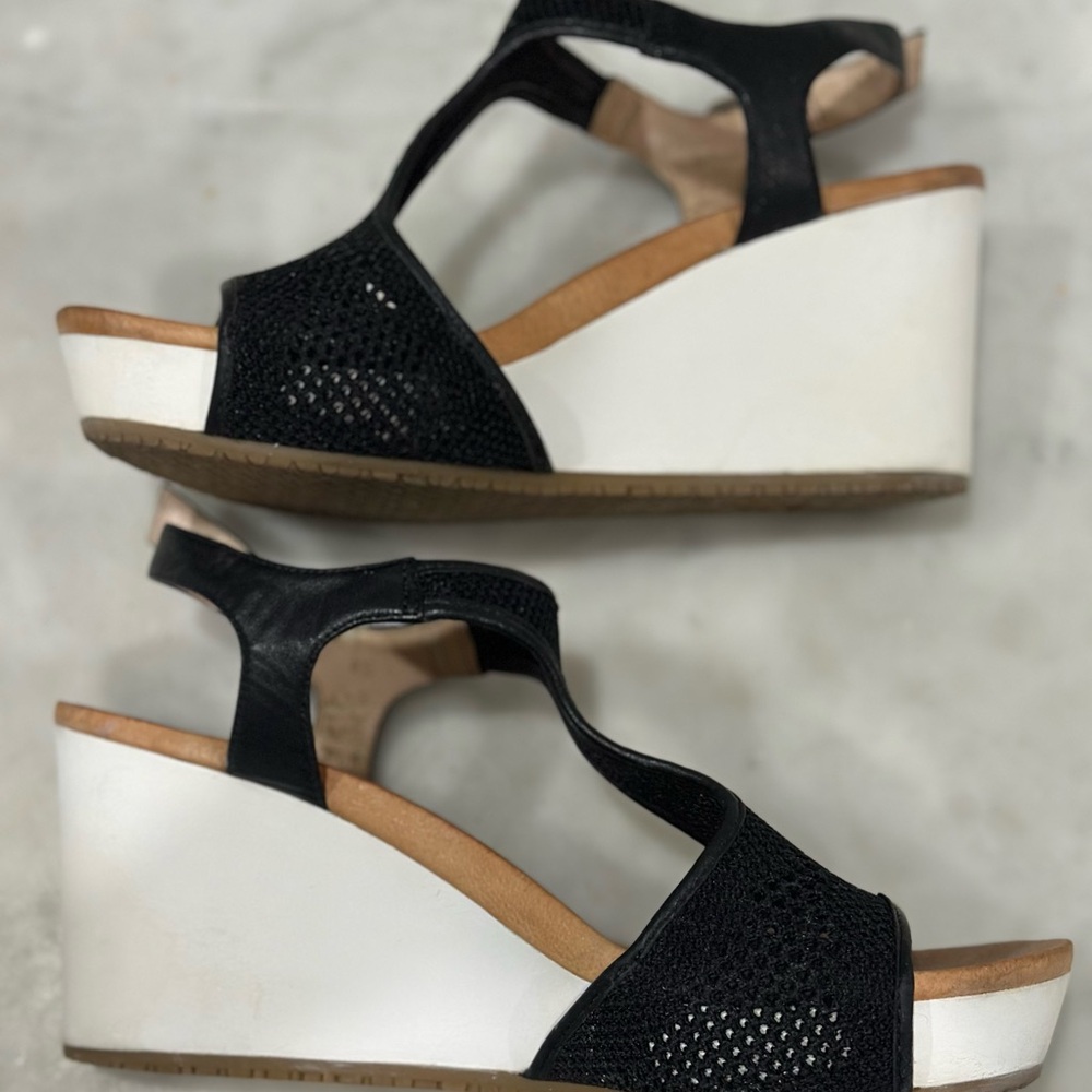Comfortable wedge sandals